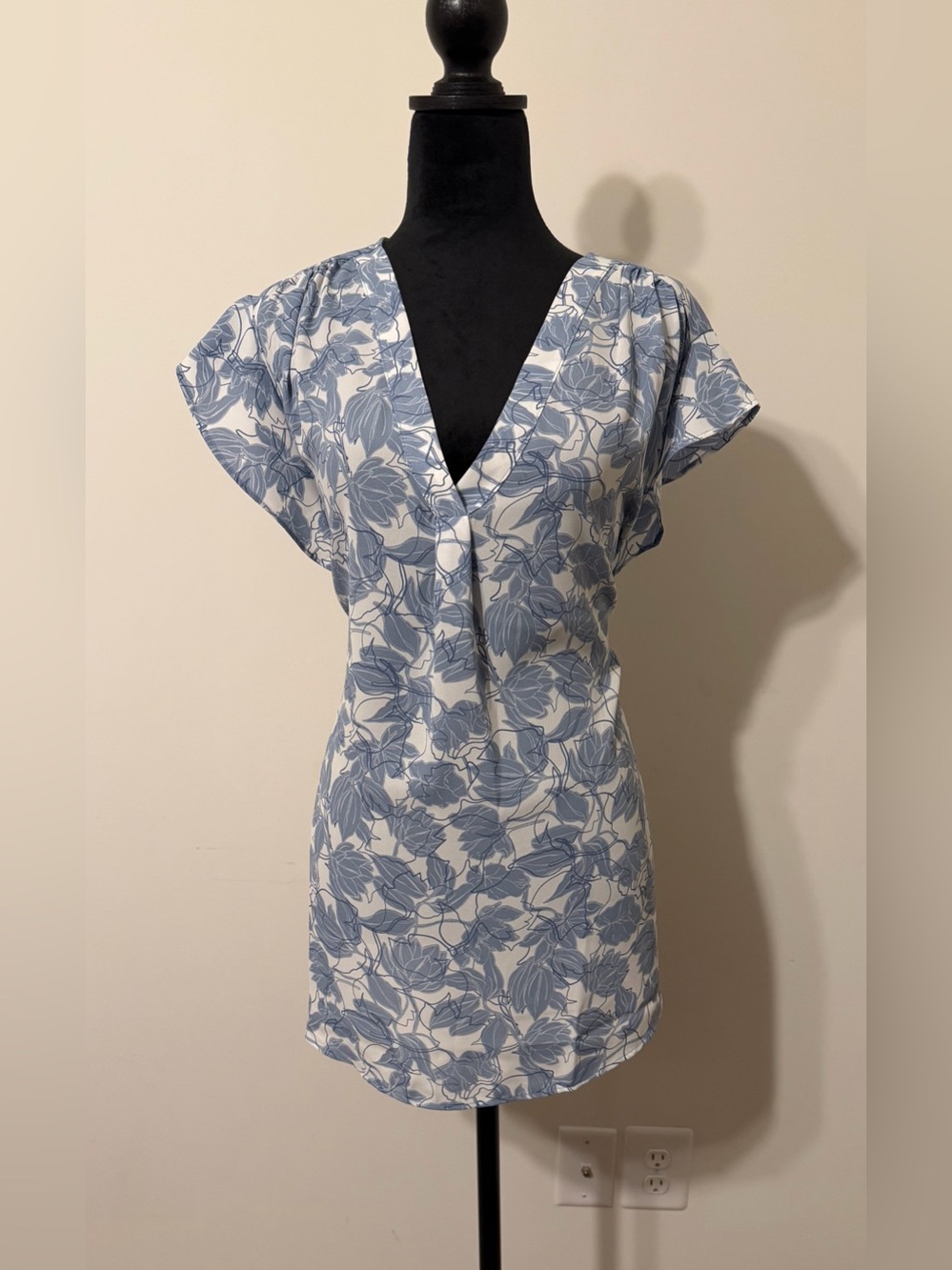 Chaus Blouse with Blue Floral Print V-Neck * NWOT*